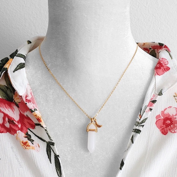 Daisys Boutique Jewelry - BUNDLE ITEM ✨ white crystal quartz moon necklace
